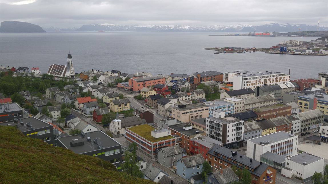 Hammerfest von oben. Warum man hier mehr als eine kurzen Spaziergang durch den Ort machen sollte, kann ich euch wirklich nicht sagen.